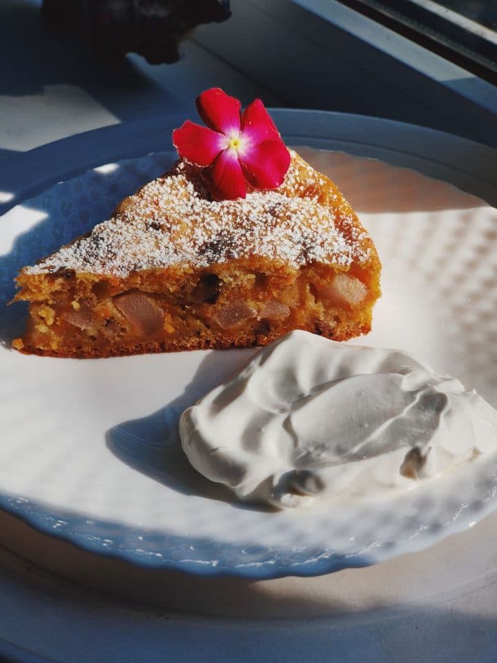 Slice of carrot cake: original photo